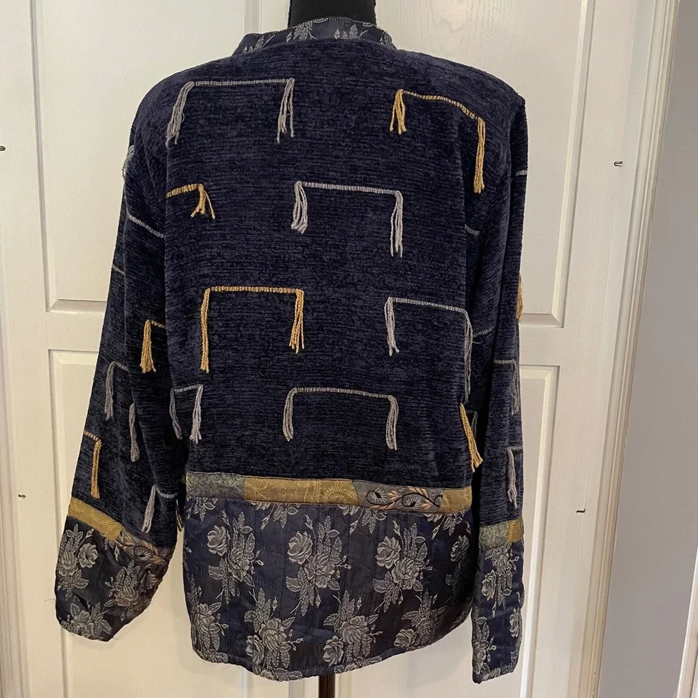 VTG Flashback Women's Navy Blue‎ Jacket with Embroidered Accents Floral Border M